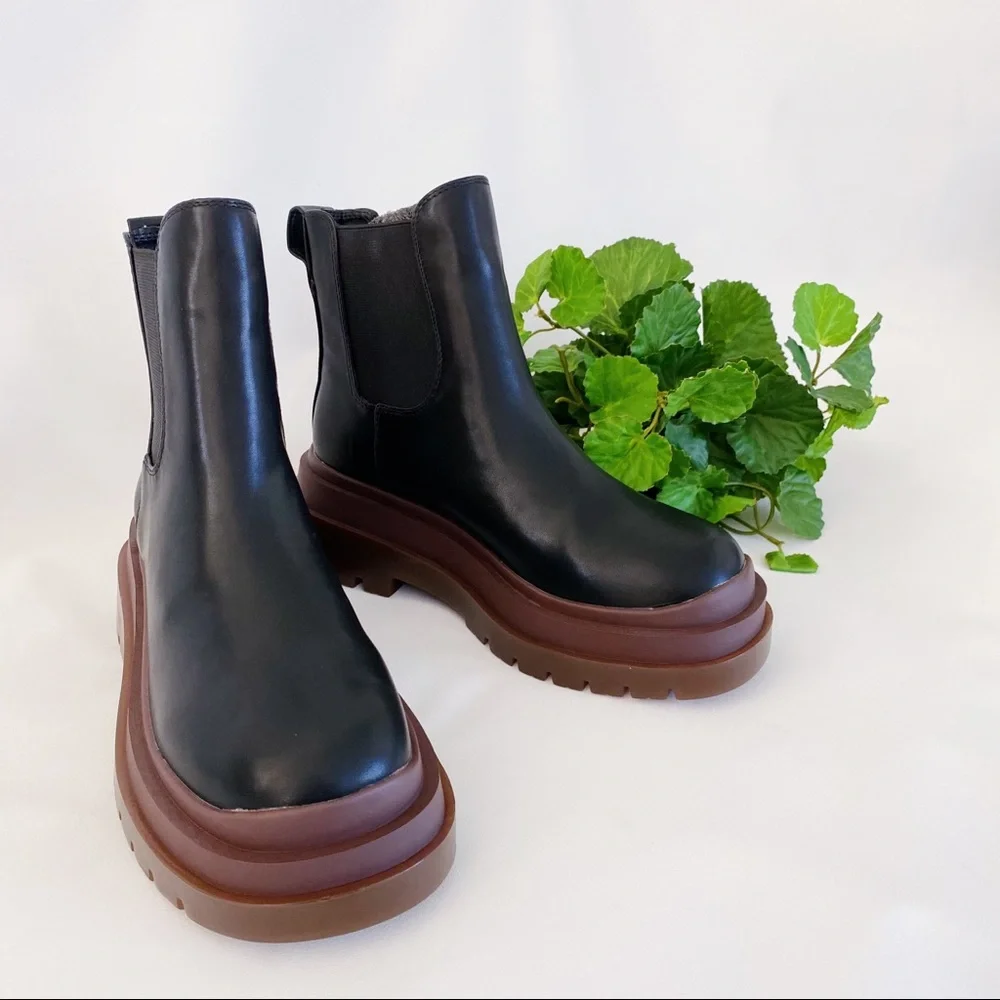 Urban Outfitters | UO Betty Treaded Chelsea Boot Lug Sole Black Brown Combat New - Picture 6 of 16